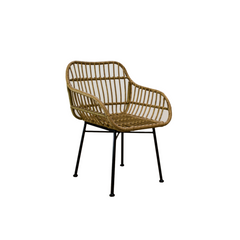 Sillón Kenya símil rattan estructura y patas de metal. Colores Varios