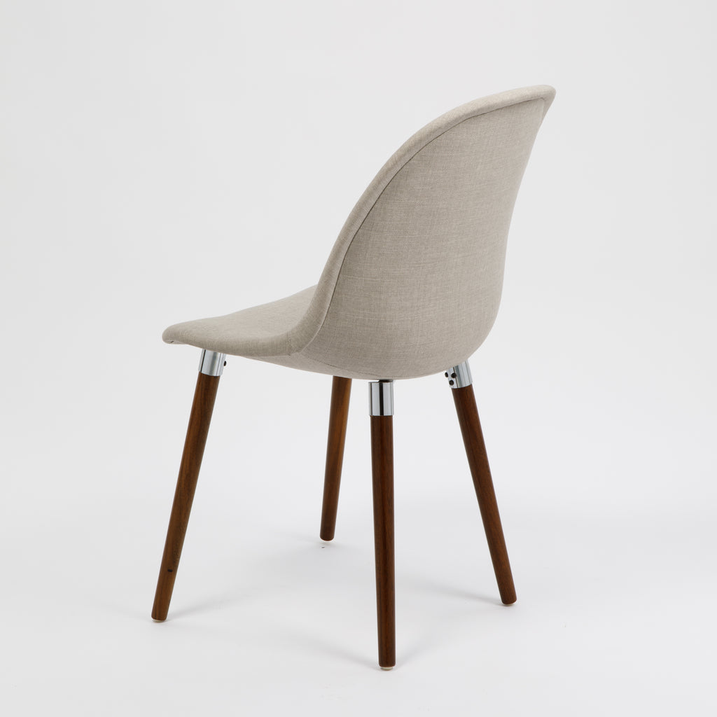 Silla Nina Wood gris claro tapizada en lino con Patas de Madera