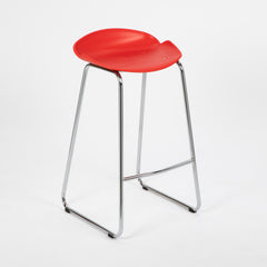 Banqueta Milo Casco rojo Plástico Base Trineo Cromada