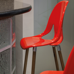 Banqueta Nina Wood Casco Plástico con Patas de Madera. Varios colores