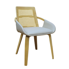 Silla Ava tapizada en ecocuero con patas de madera y rattan