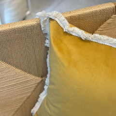 Almohadón liso velvet con flecos