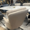 Image of Sillón Doha giratorio tapizado en tela con patas de hierro negro.