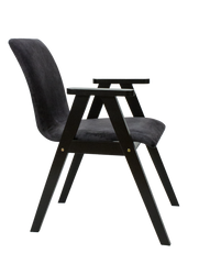 Silla arhaus tapizada con patas de madera negra.