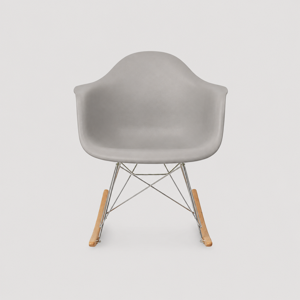 Sillón Eames mecedora de plástico con apoya brazos y patas de madera natural