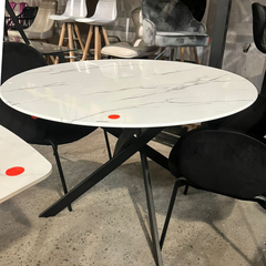 Mesa de comedor Infinity tapa simil marmol y patas negras