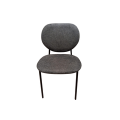 Silla Galway tapizada en tela con patas de hierro negro.