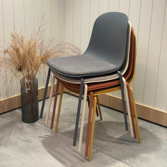 Silla de comedor Línea Odense de plástico con almohadón
