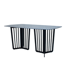 Mesa diamond con tapa simil mármol y patas doradas o negras.
