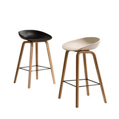 Banqueta Hay Casco Plástico y Patas de Madera. Modelos Varios