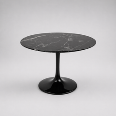 Mesa Tulip redonda tapa porcelanato simil marmol negra y pata negra metalica