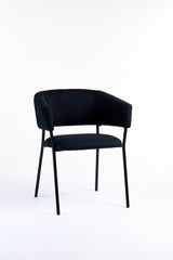 Silla Terra tapizada con patas de caño negro microtexturado
