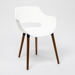 Silla Frida Wood plástico blanco con patas de madera