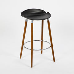 Banqueta Milo Wood Casco Plástico con Patas de Madera