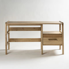 Escritorio Plywood de madera de álamo con un estante y un cajón