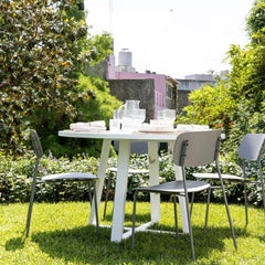 Silla apilable linea delft de plástico y patas de metal