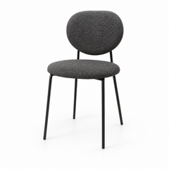 Silla Galway tapizada en tela con patas de hierro negro.