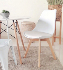 Mesa escandinava Eames redonda + sillas Tulip blancas