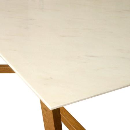 Mesa Arpeggio simil mármol con tapa de vidrio templado y patas de madera -  2 mts x 1 mts