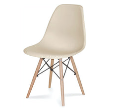 Silla Eames plástica beige con patas de madera natural