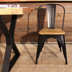 Silla Tolix con asiento de madera y patas metálicas - Negra