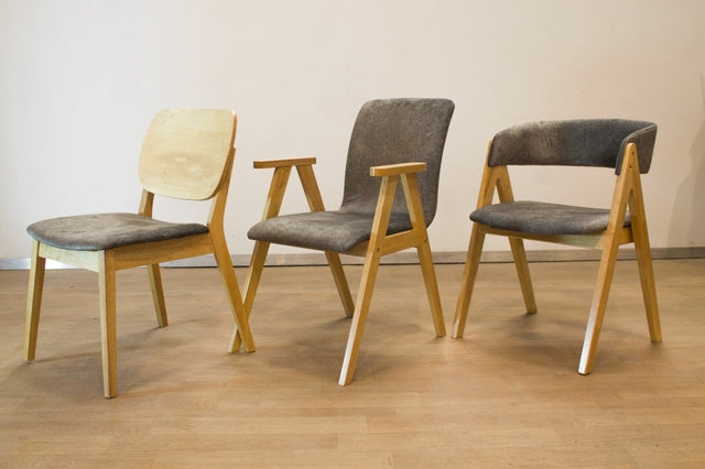 Pack silla Arhaus tapizada en terciopelo con patas de madera  - Gris