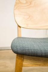 Silla Baltic natural respaldo wood tapizada en tela - Gris